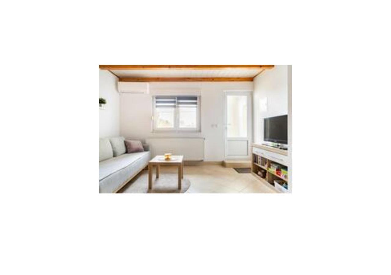 Apartment Mareno *